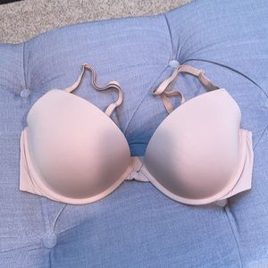 2- 36D Bras. Excellent condition!! (Victoria’s Secret and 1 Warners)